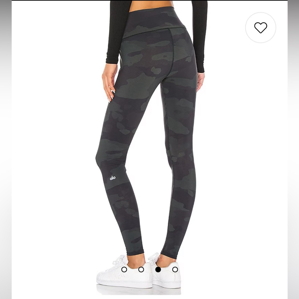 ALO YOGA rare CAMO LEGGINGS